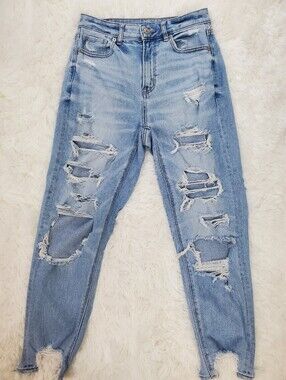 American Eagle Size 4 Short Lightwash Distressed Stretch Mom Jean